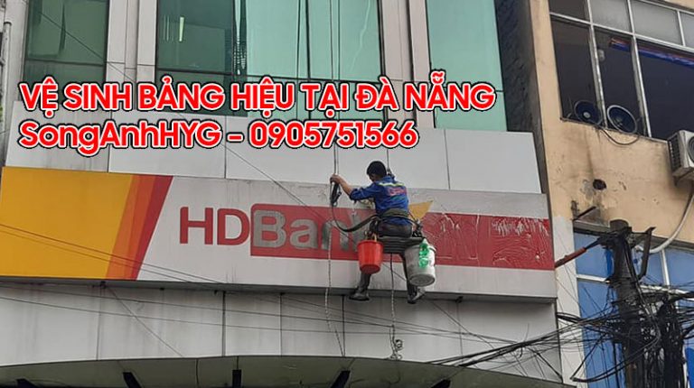 Vệ sinh bảng hiệu tại Đà Nẵng