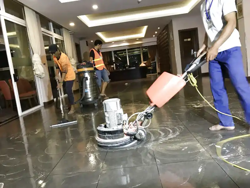 Mài phục hồi bề mặt sàn đá Granite bằng máy chà sàn tạ công nghiệp và đĩa mài kim cương tại Đà Nẵng