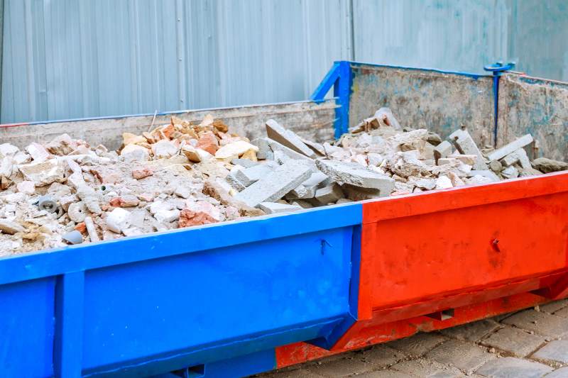 Cho thuê thùng container, thùng rác xà bần, cung cấp nhân công thu gom xà bần, giá hạ tại các công trình xây dựng  