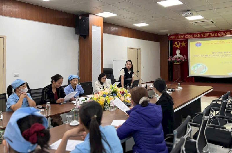 Đào tạo cho nhân viên tạp vụ vệ sinh tại bệnh viện